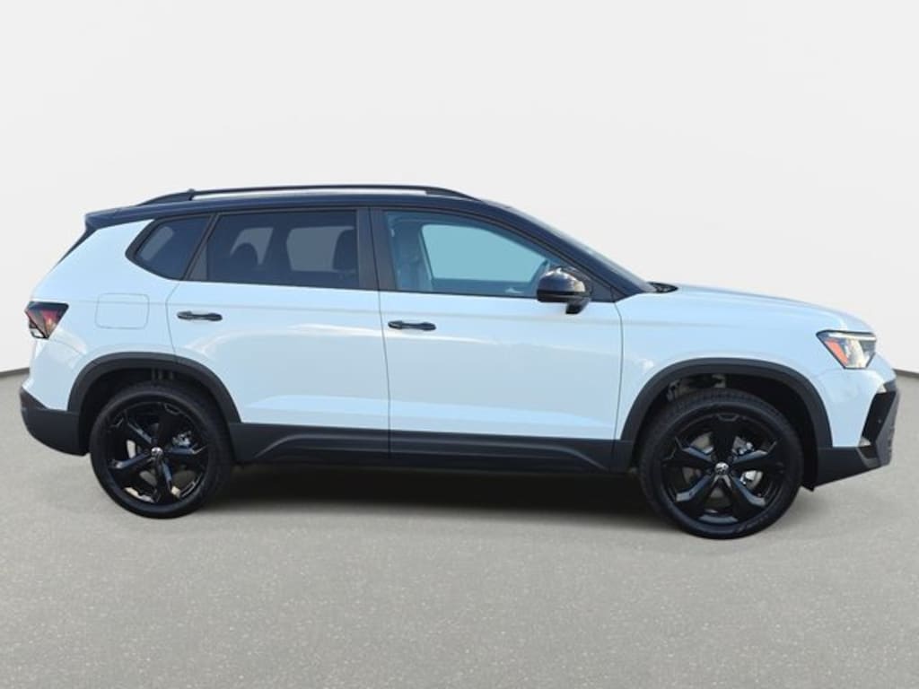 New 2027 Volkswagen Taos 1.5T SE Black SUV