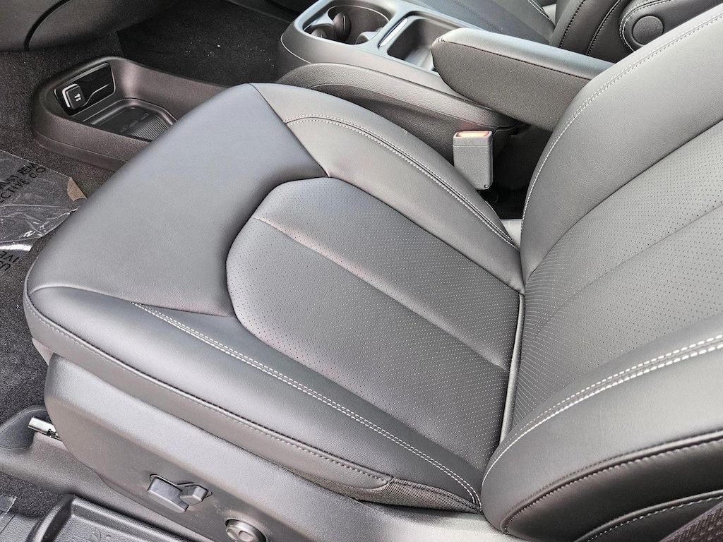 New 2027 Chrysler Pacifica Select Van Passenger Van