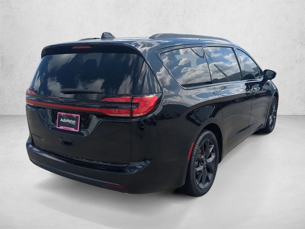 New 2026 Chrysler Pacifica Select Van Passenger Van