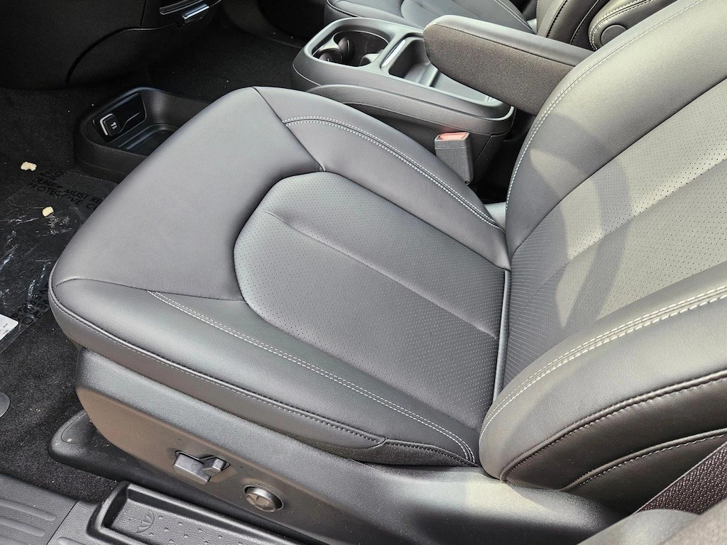 New 2027 Chrysler Pacifica Select Van Passenger Van