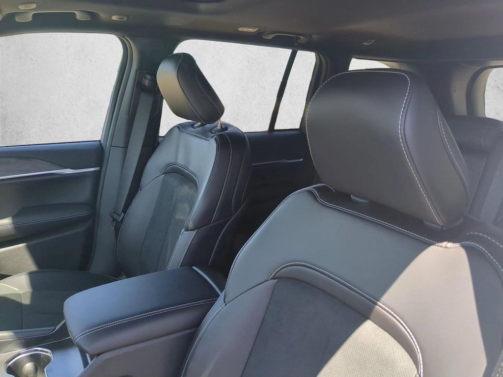 New 2026 Jeep Grand Cherokee Laredo Altitude SUV