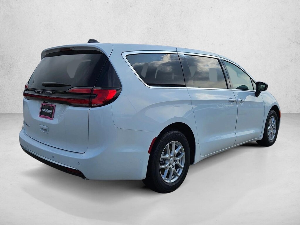 New 2027 Chrysler Pacifica Select Van Passenger Van