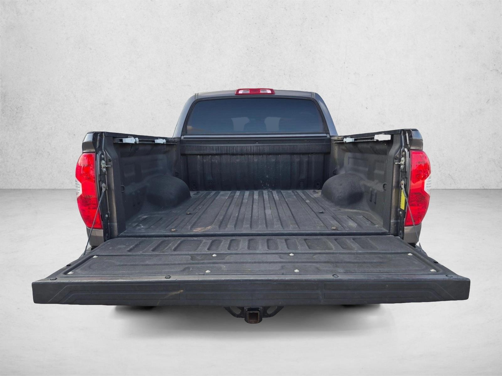 2019 Toyota Tundra SR5 - Photo 6