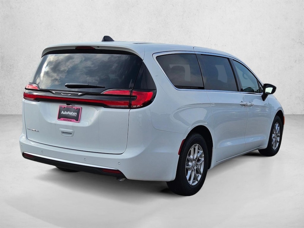 New 2027 Chrysler Pacifica Select Van Passenger Van