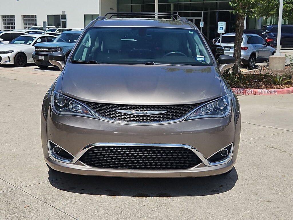 Used 2017 Chrysler Pacifica Touring-L Mini-van Passenger