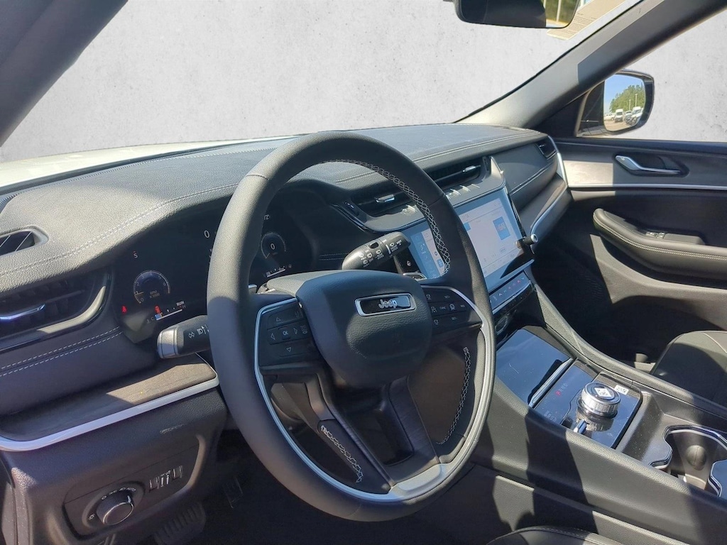 New 2026 Jeep Grand Cherokee Laredo Altitude SUV