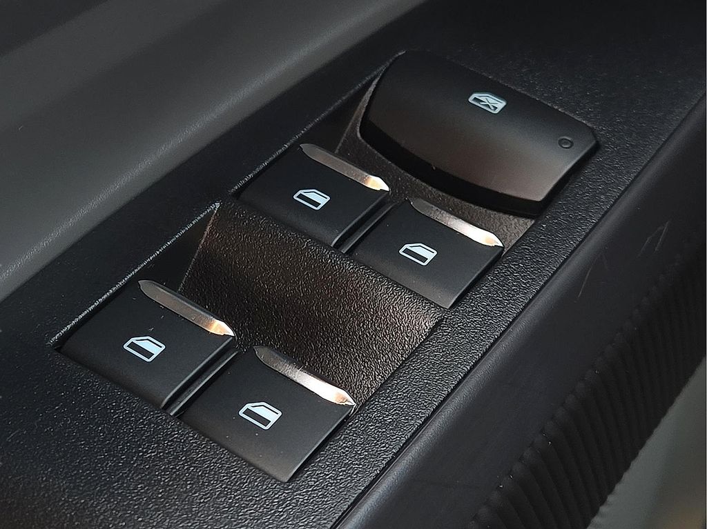 2026 Ford Maverick XL - Photo 16