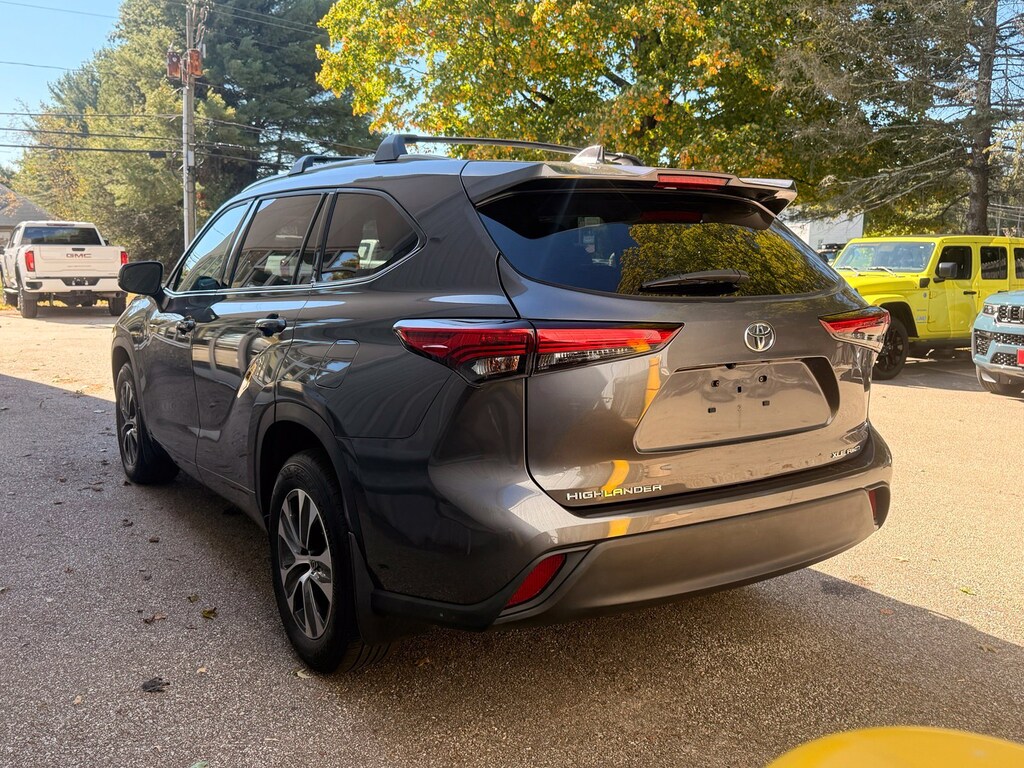 Used 2022 Toyota Highlander XLE SUV