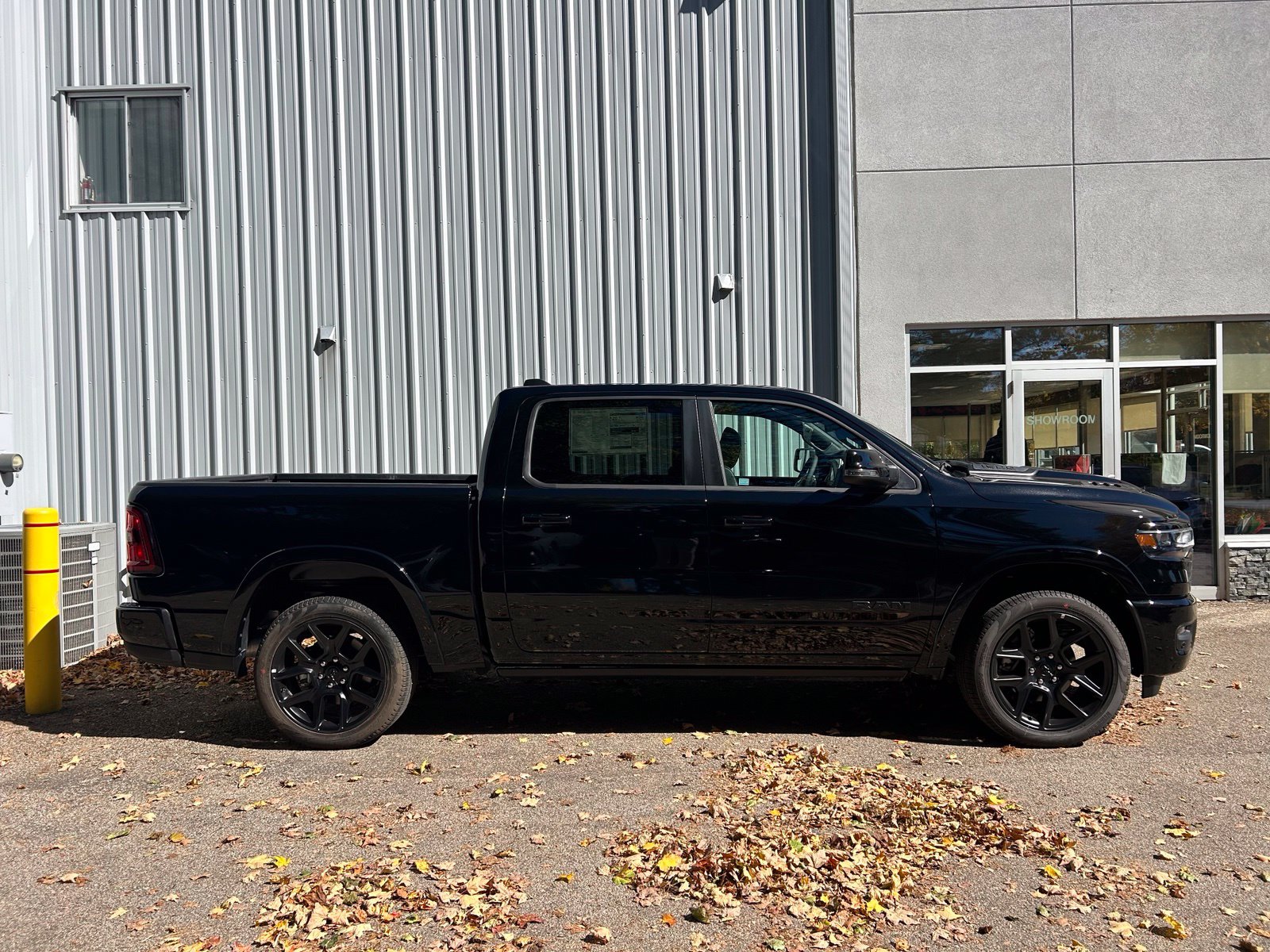 New 2026 Ram 1500 LARAMIE CREW CAB 4X4 5'7 BOX Pickup