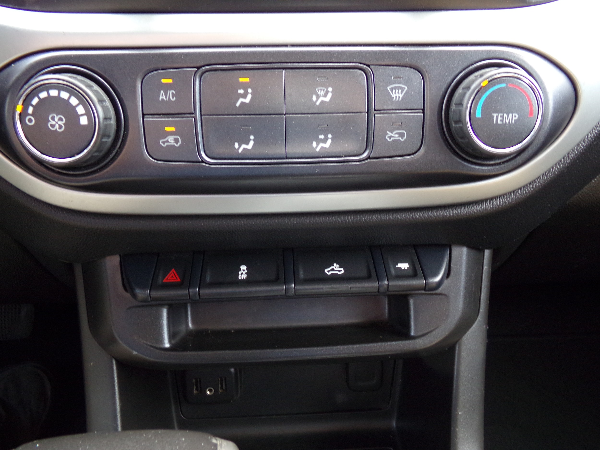 2021 Chevrolet Colorado LT - Photo 16