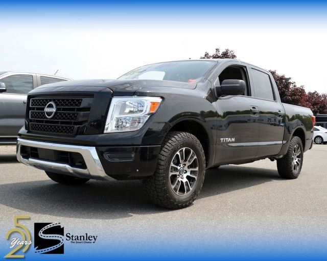 2023 Nissan Titan SV