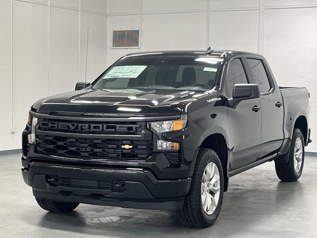 New 2026 Chevrolet Silverado Custom Crew Cab 2.7L 4x4 CTP Unit Crew Cab