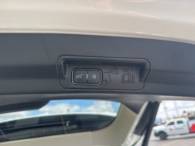 2026 Ford Explorer Platinum - Photo 13