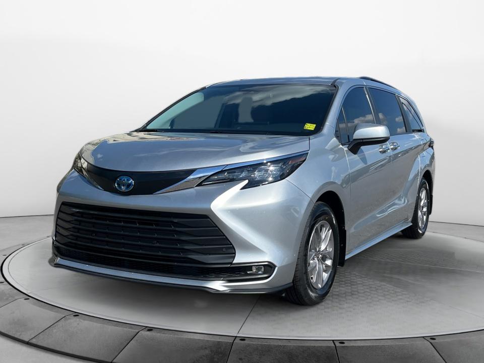 Certified 2025 Toyota Sienna XLE Minivan