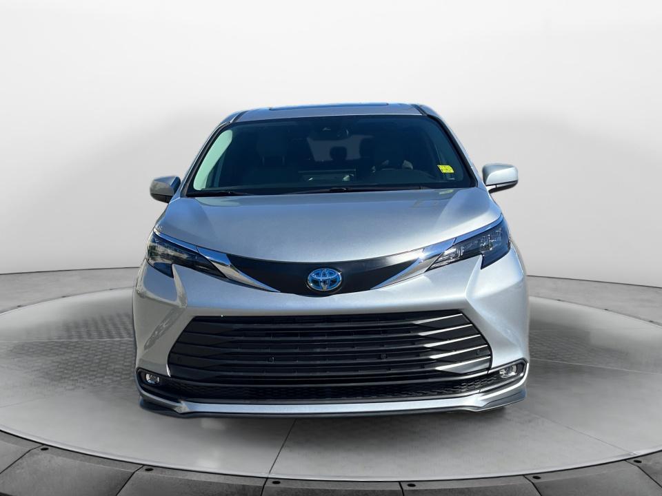 Certified 2025 Toyota Sienna XLE Minivan
