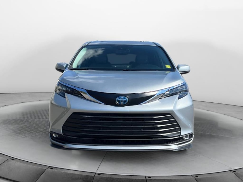Certified 2025 Toyota Sienna XLE Minivan
