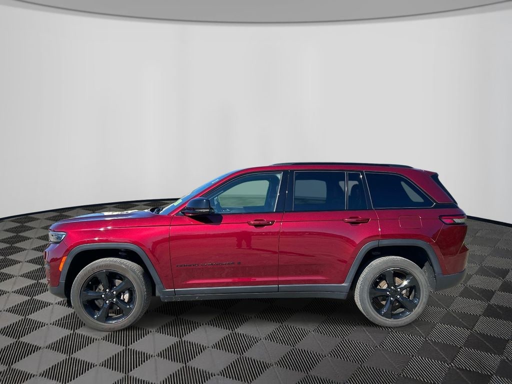 Used 2023 Jeep Grand Cherokee Laredo SUV