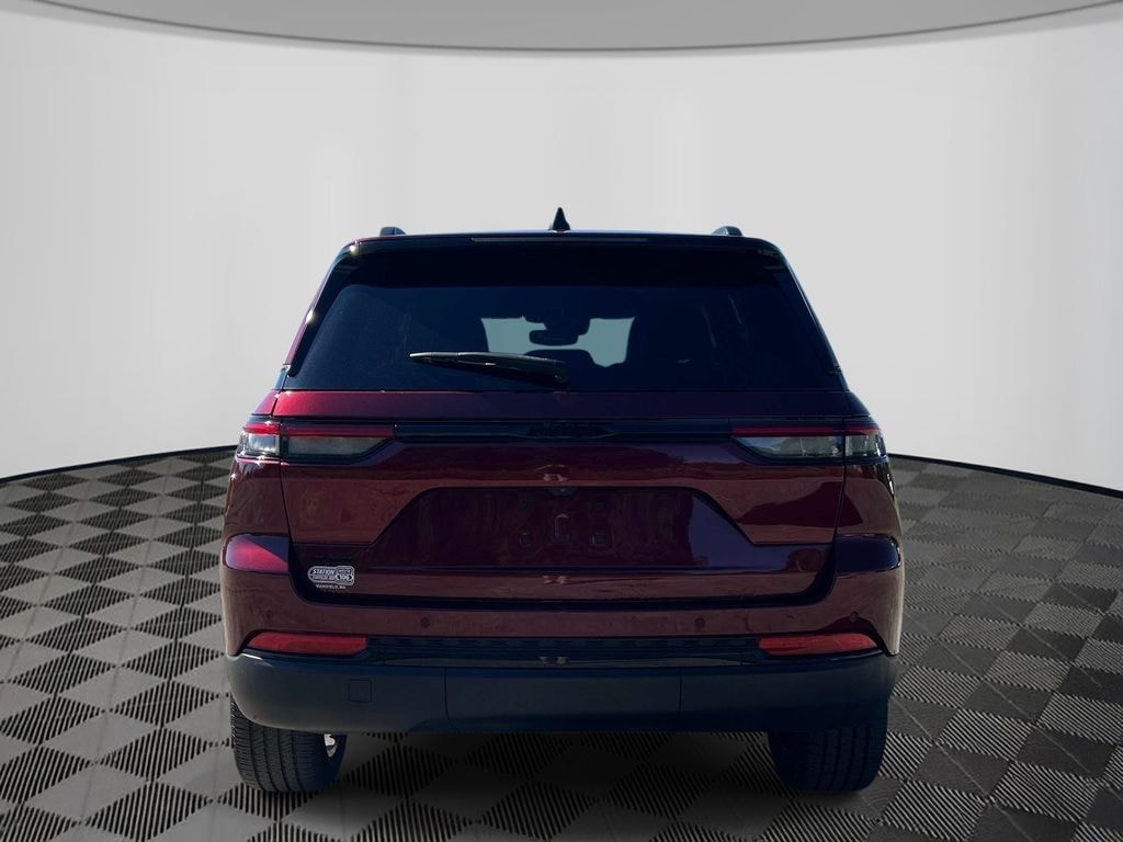 Used 2023 Jeep Grand Cherokee Laredo SUV