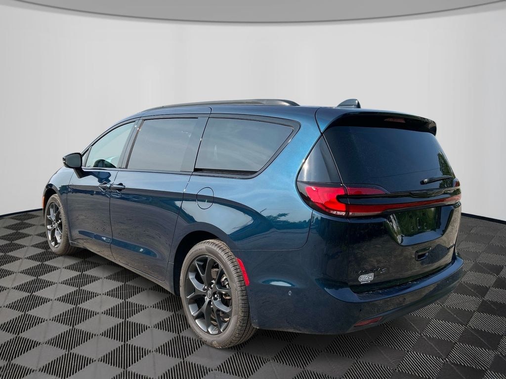 Used 2025 Chrysler Pacifica Limited Van Passenger Van