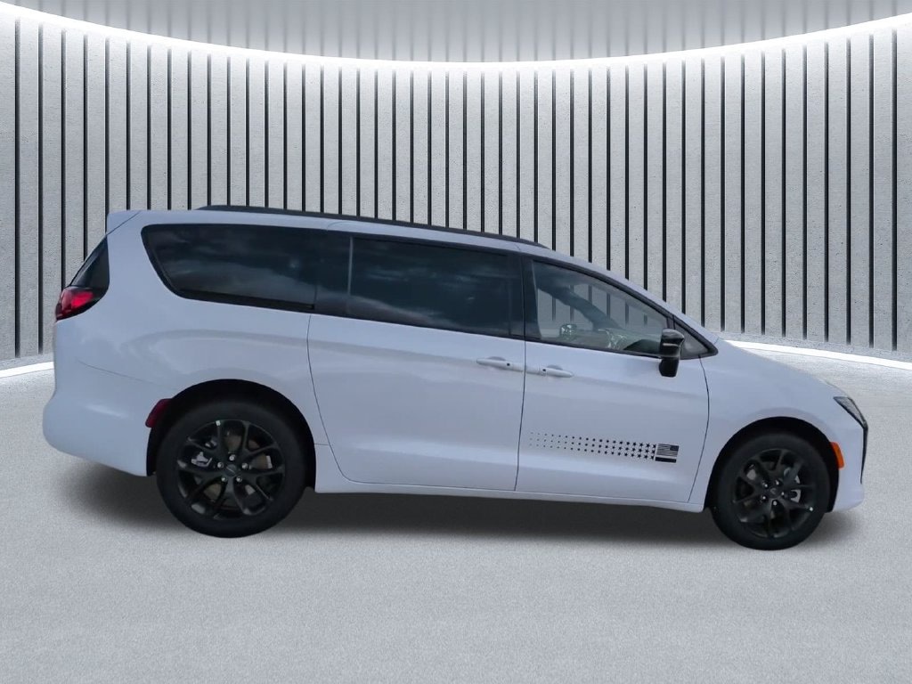 New 2027 Chrysler Pacifica SELECT AWD Passenger Van