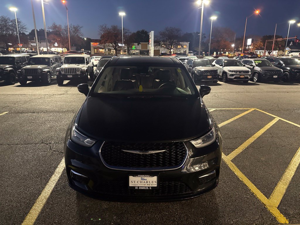 Used 2023 Chrysler Pacifica Touring L Minivan/Van
