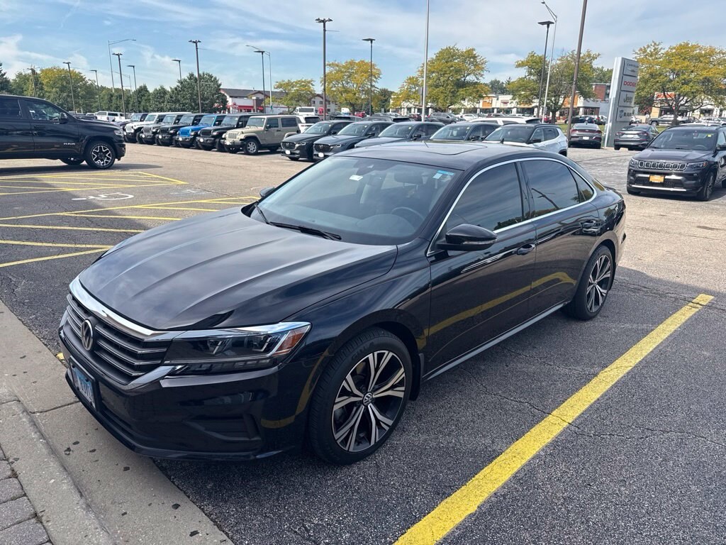 Used 2022 Volkswagen Passat 2.0T SE Sedan