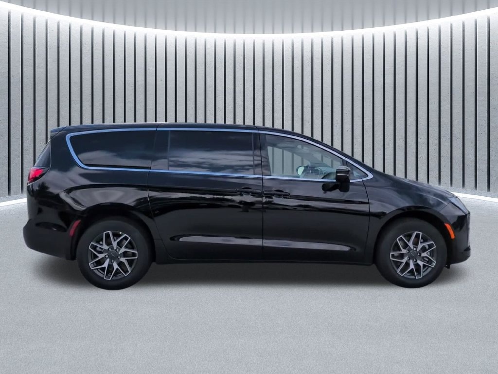 New 2027 Chrysler Pacifica LIMITED AWD Passenger Van