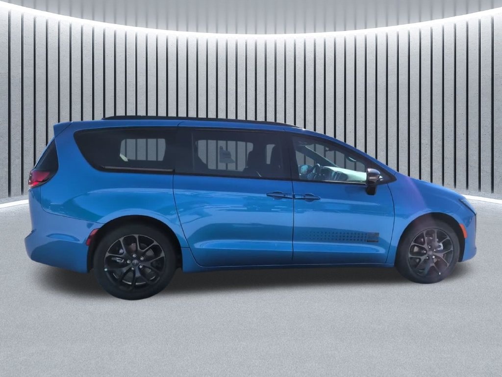 New 2027 Chrysler Pacifica SELECT Passenger Van