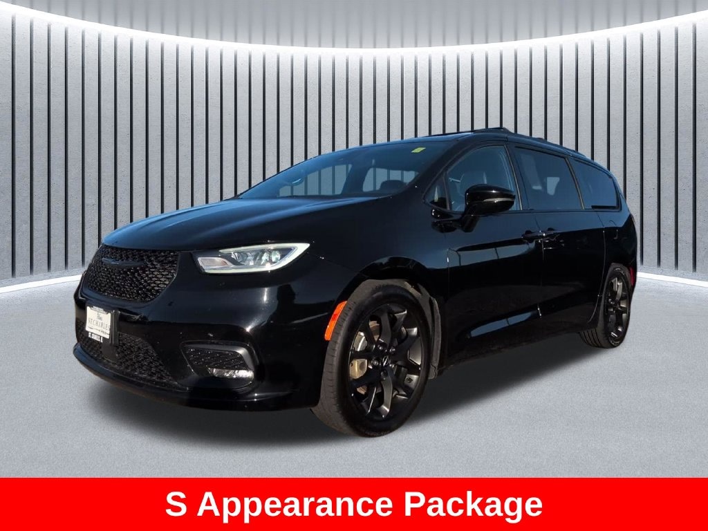Used 2025 Chrysler Pacifica Limited Minivan/Van