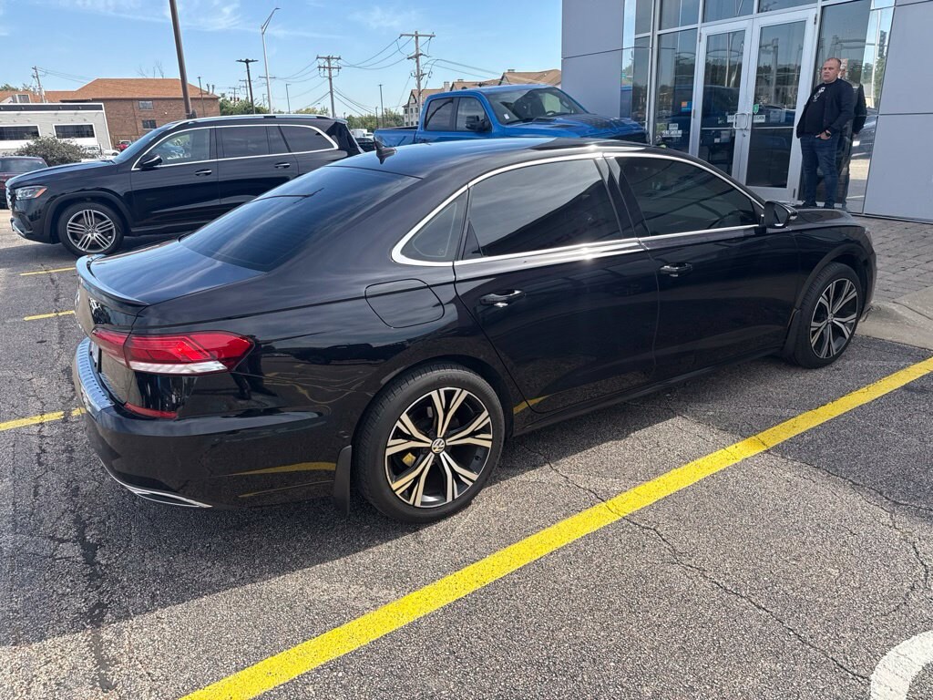 Used 2022 Volkswagen Passat 2.0T SE Sedan