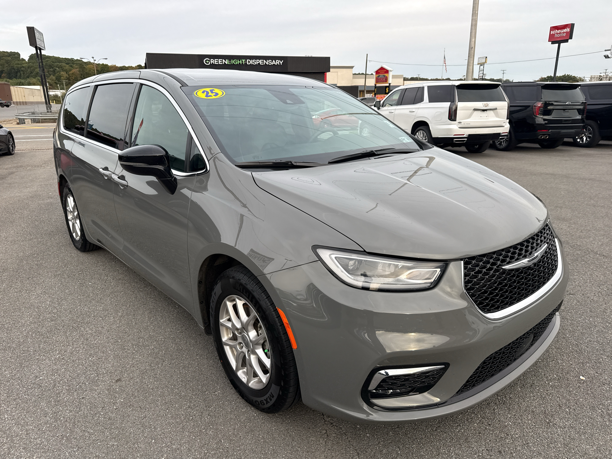Used 2025 Chrysler Pacifica Select Van Passenger Van