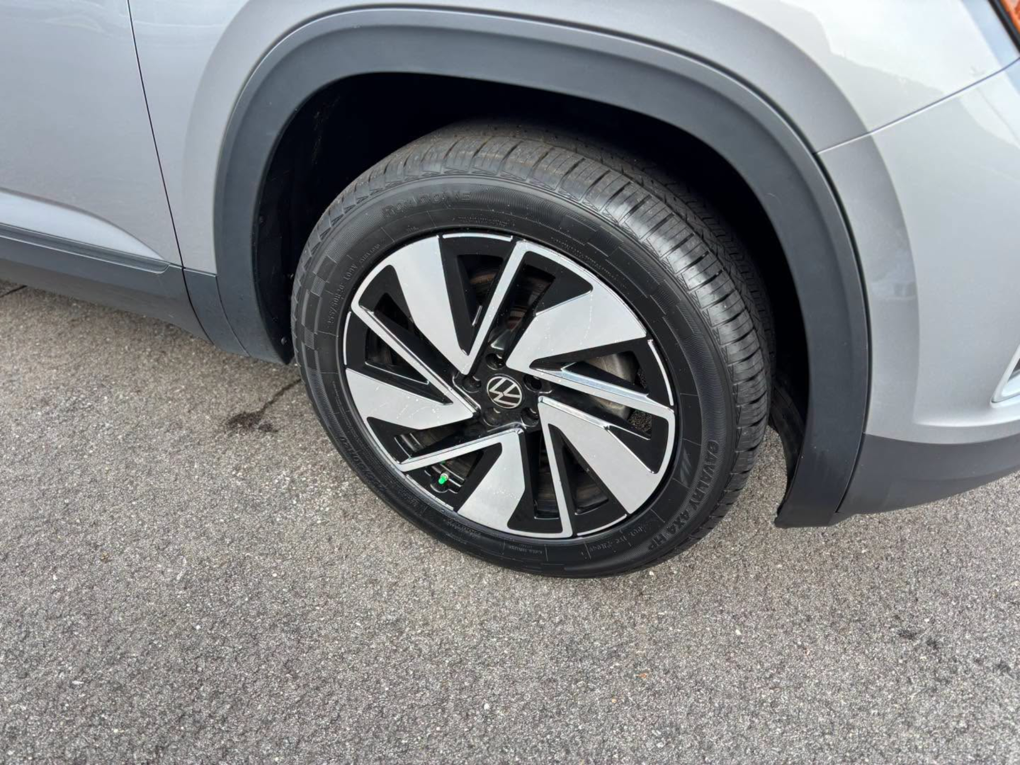 Used 2025 Volkswagen Atlas 2.0T SE w/Technology SUV