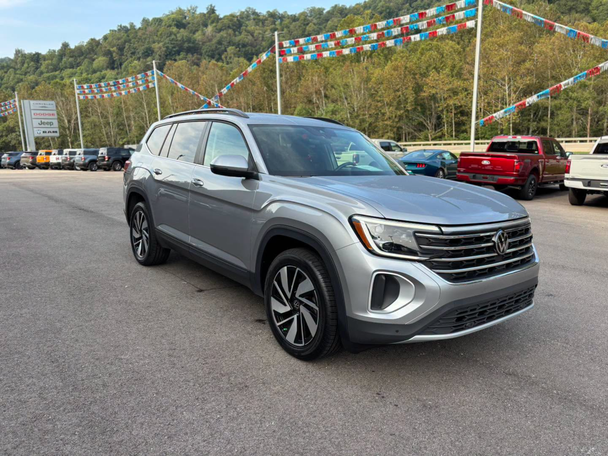 Used 2025 Volkswagen Atlas 2.0T SE w/Technology SUV