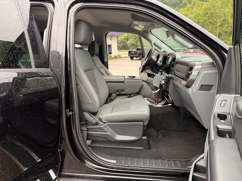 2025 Ford F-150 XLT - Photo 12