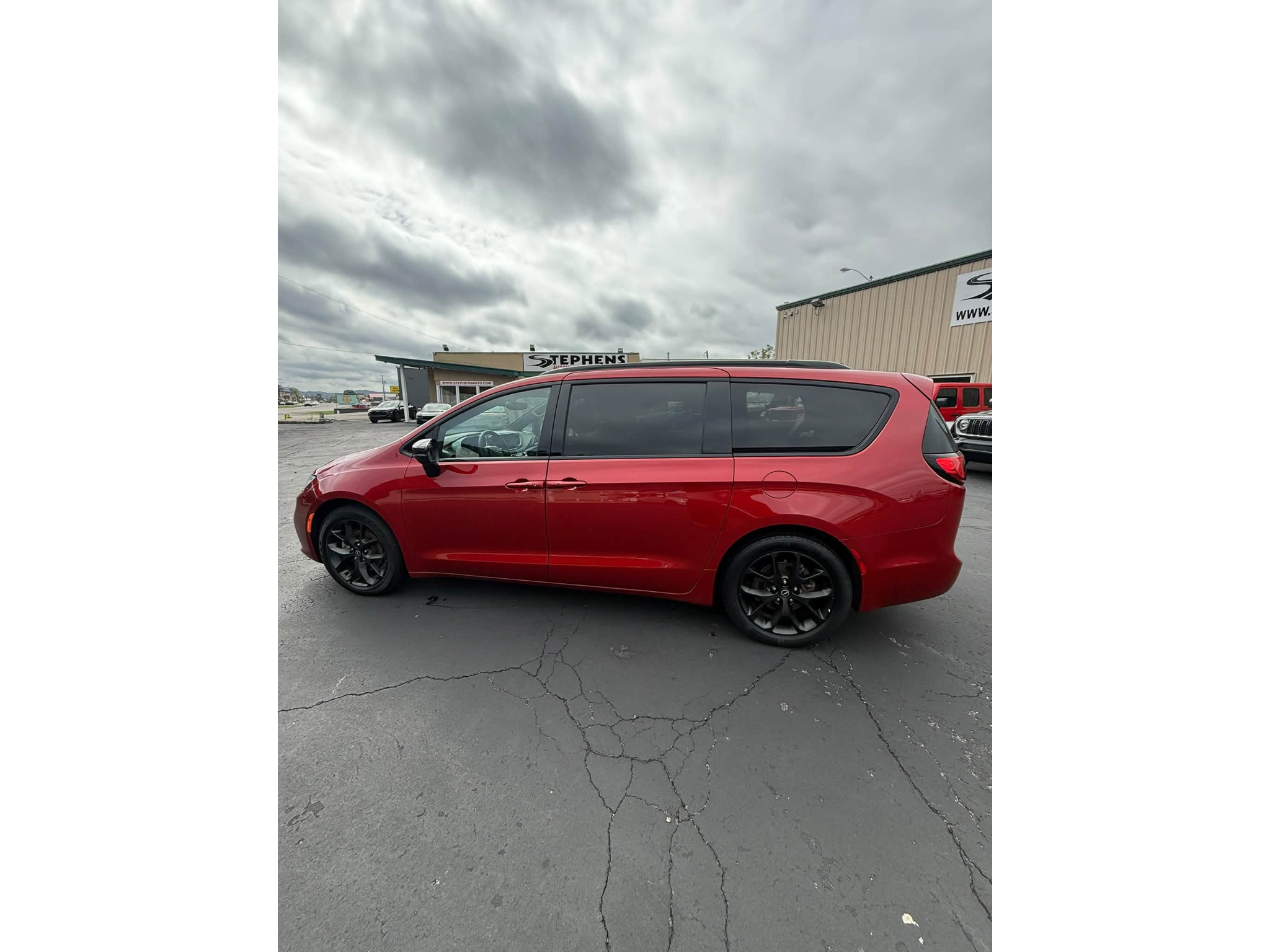 Used 2025 Chrysler Pacifica Limited Van Passenger Van