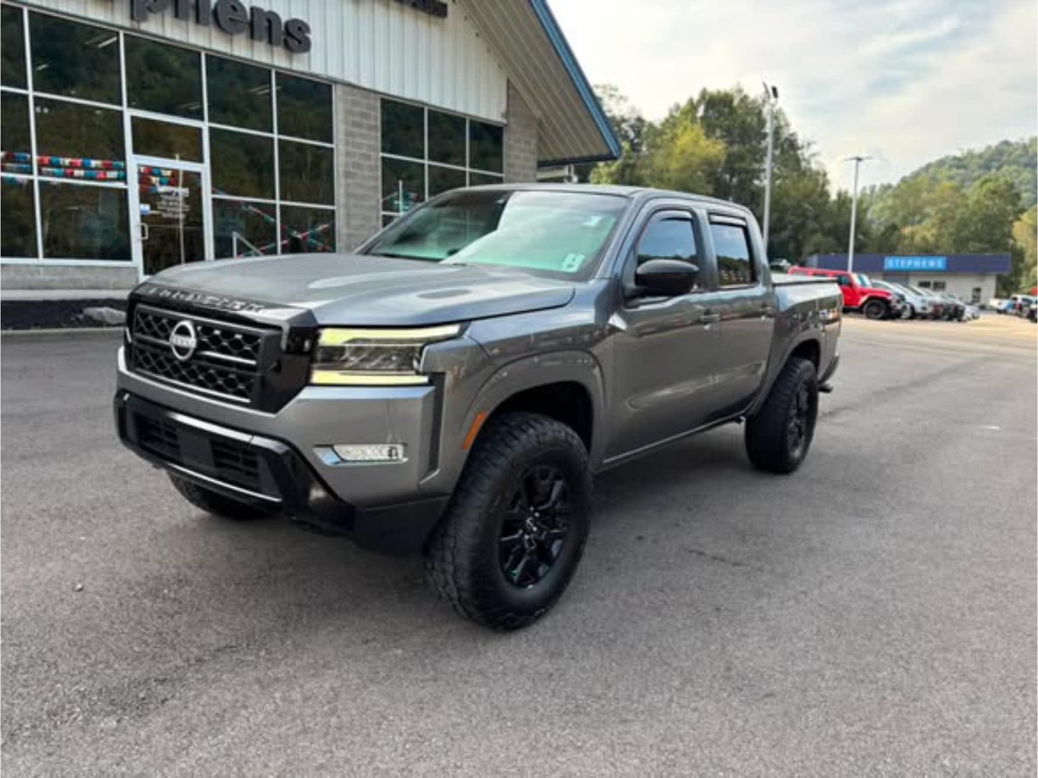 2023 Nissan Frontier SV