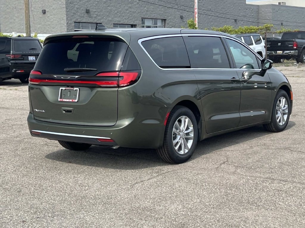 New 2027 Chrysler Pacifica Select Passenger Van