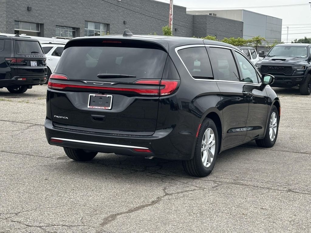 New 2027 Chrysler Pacifica Select Passenger Van