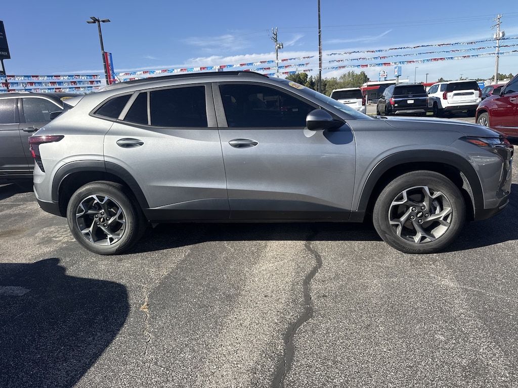 Used 2024 Chevrolet Trax LT SUV