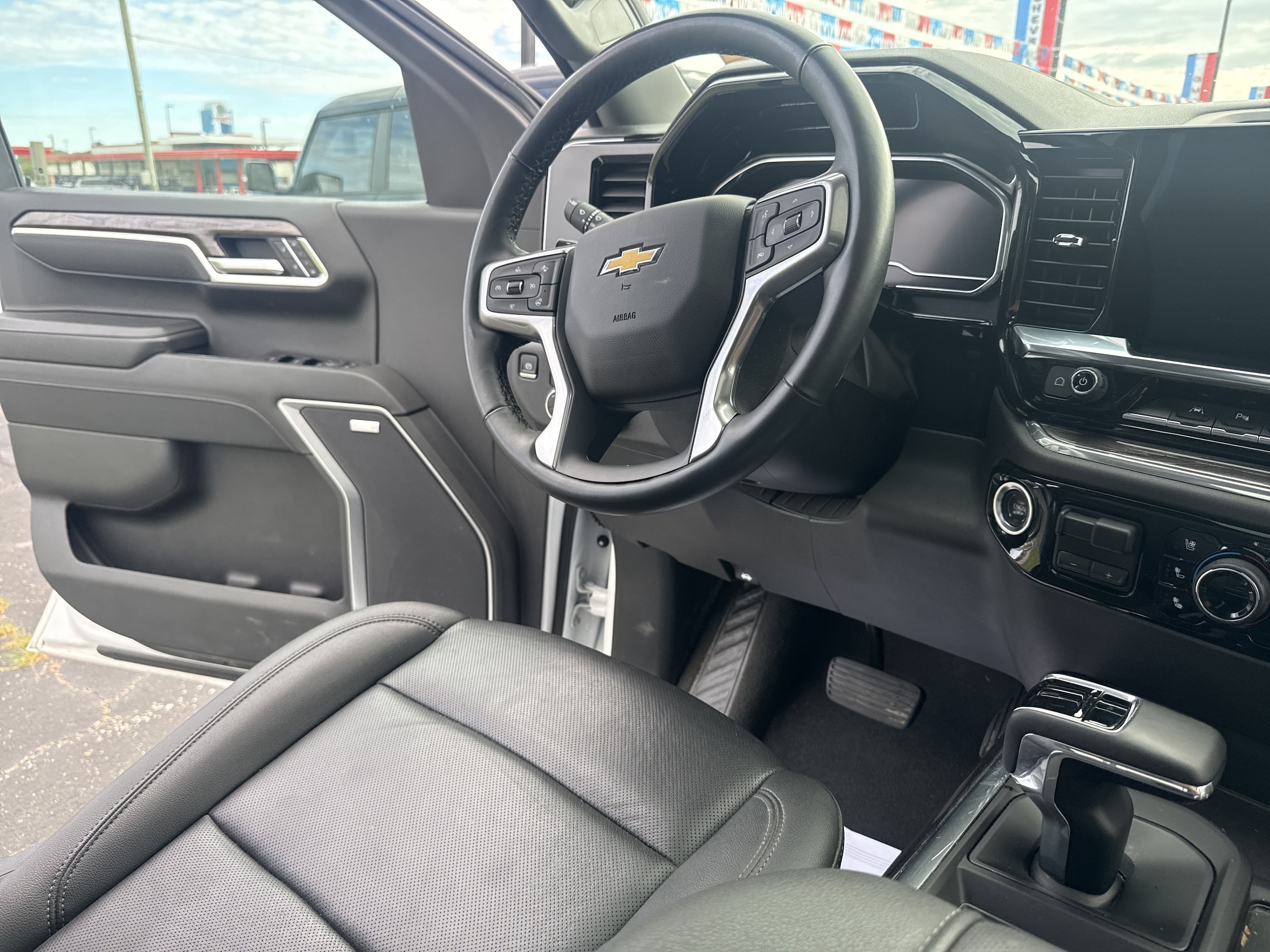 2025 Chevrolet Silverado 1500 LTZ - Photo 22