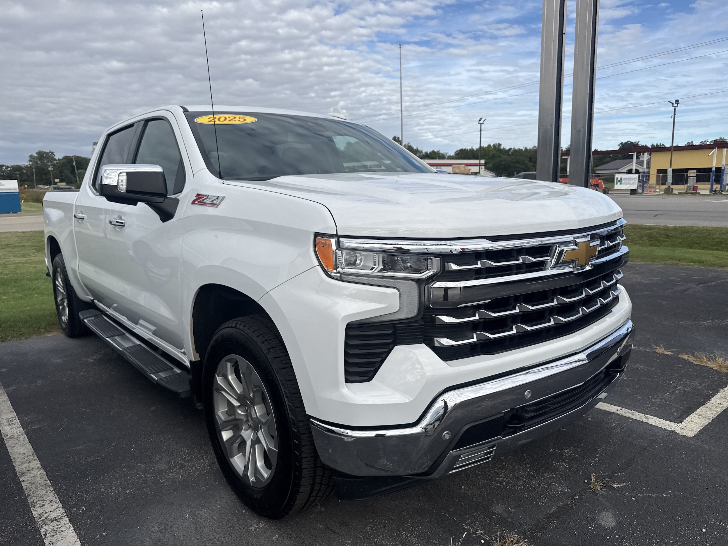 2025 Chevrolet Silverado 1500 LTZ - Photo 3