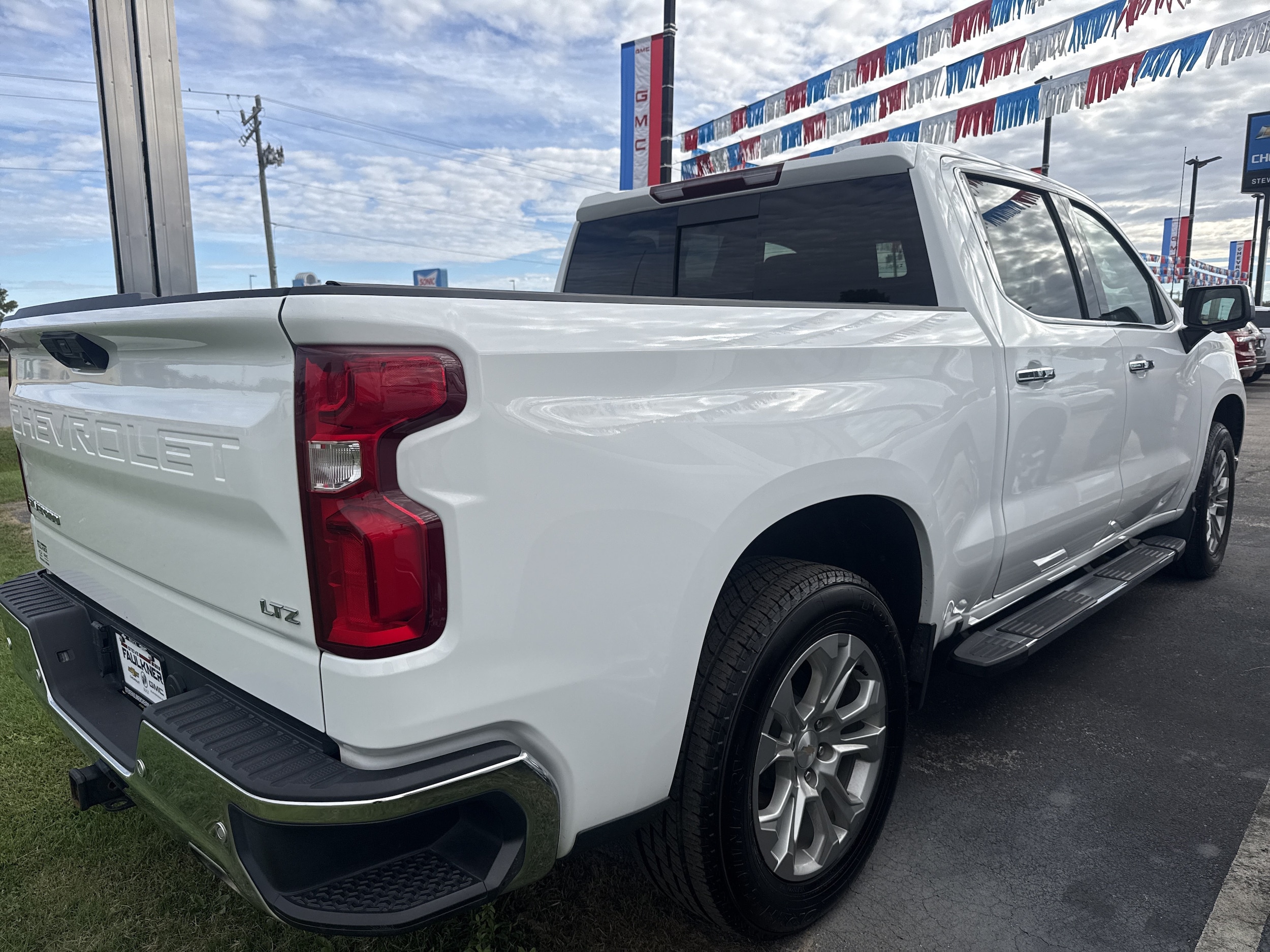 2025 Chevrolet Silverado 1500 LTZ - Photo 4