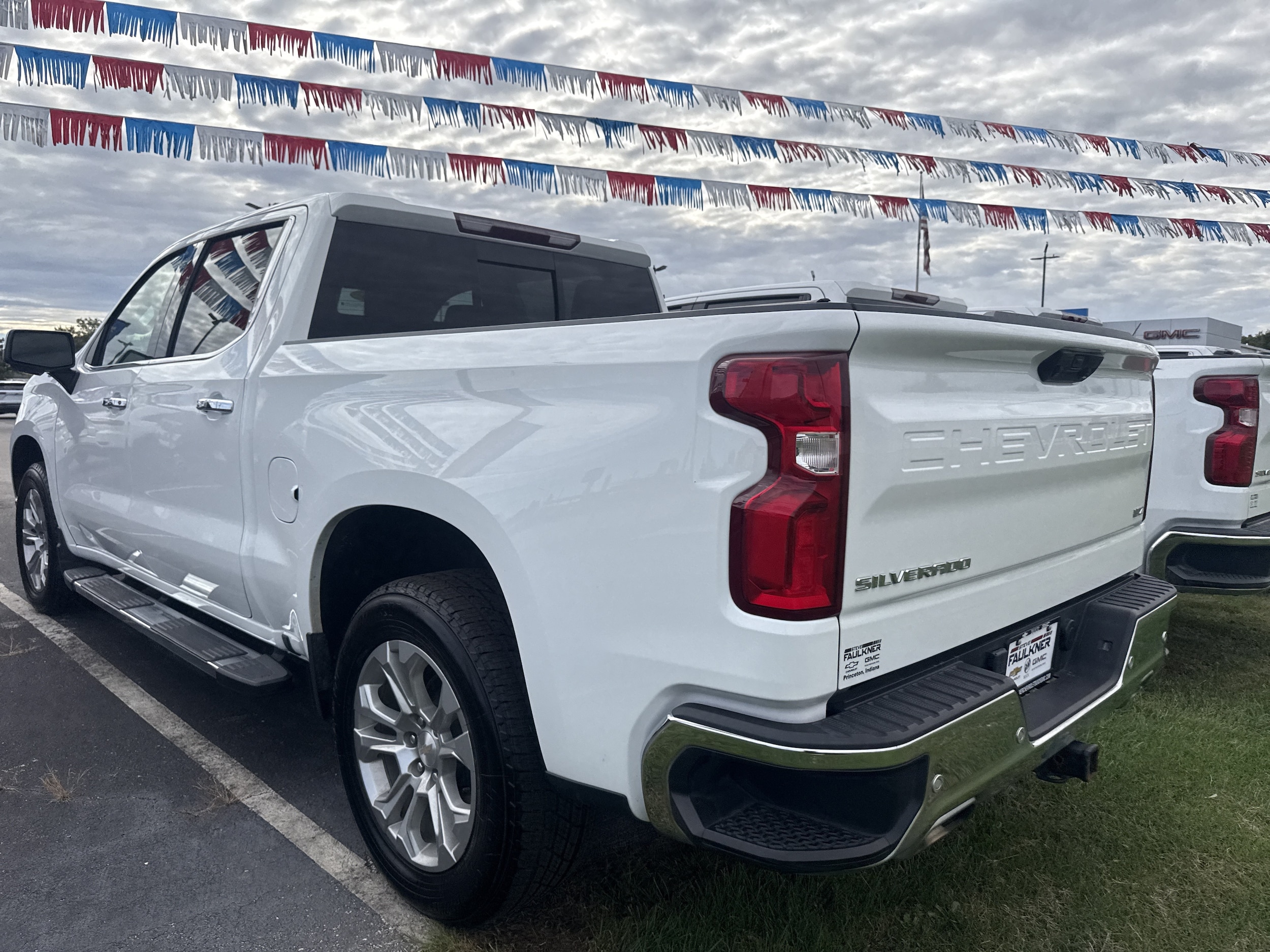 2025 Chevrolet Silverado 1500 LTZ - Photo 6