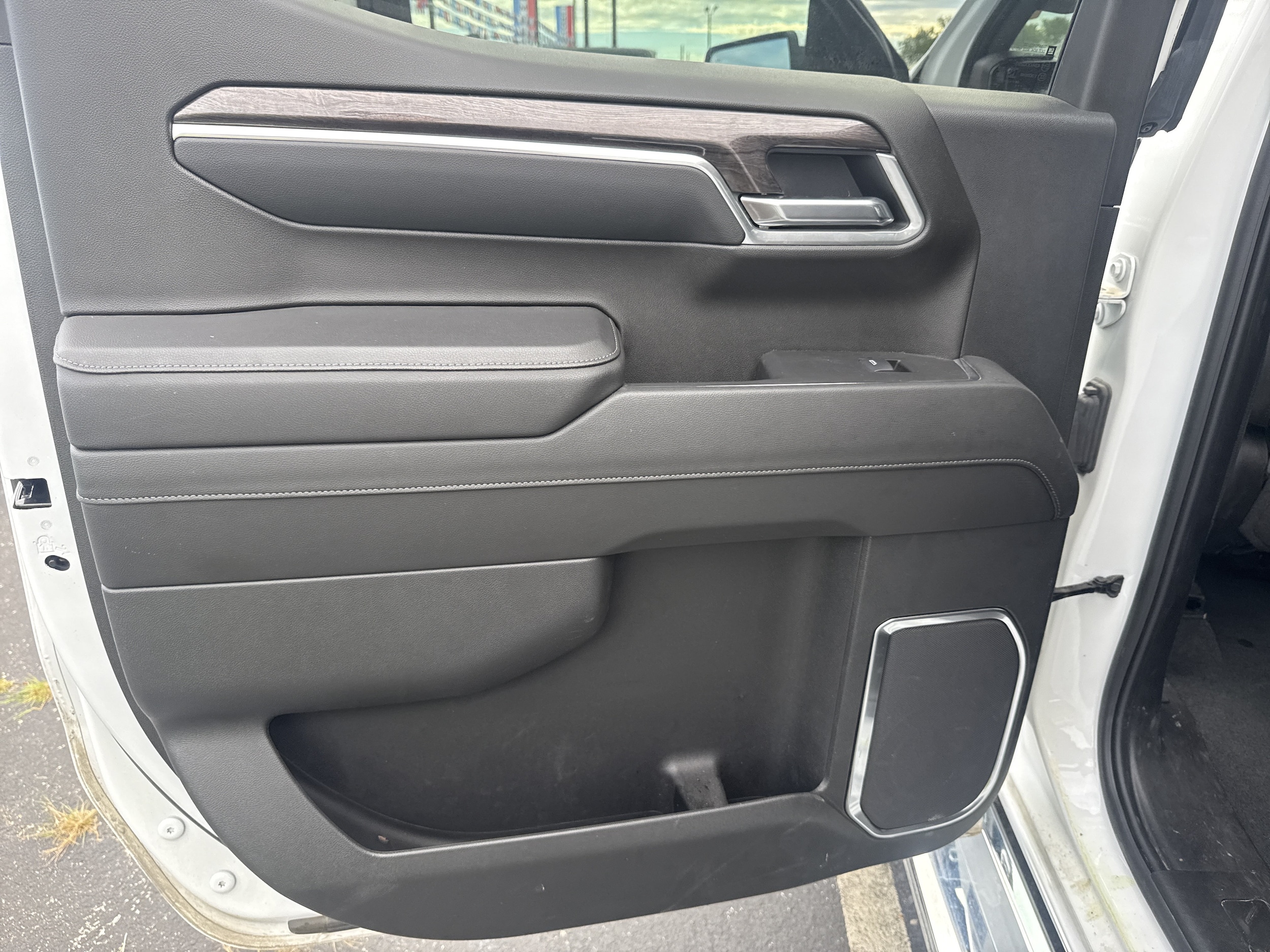 2025 Chevrolet Silverado 1500 LTZ - Photo 12