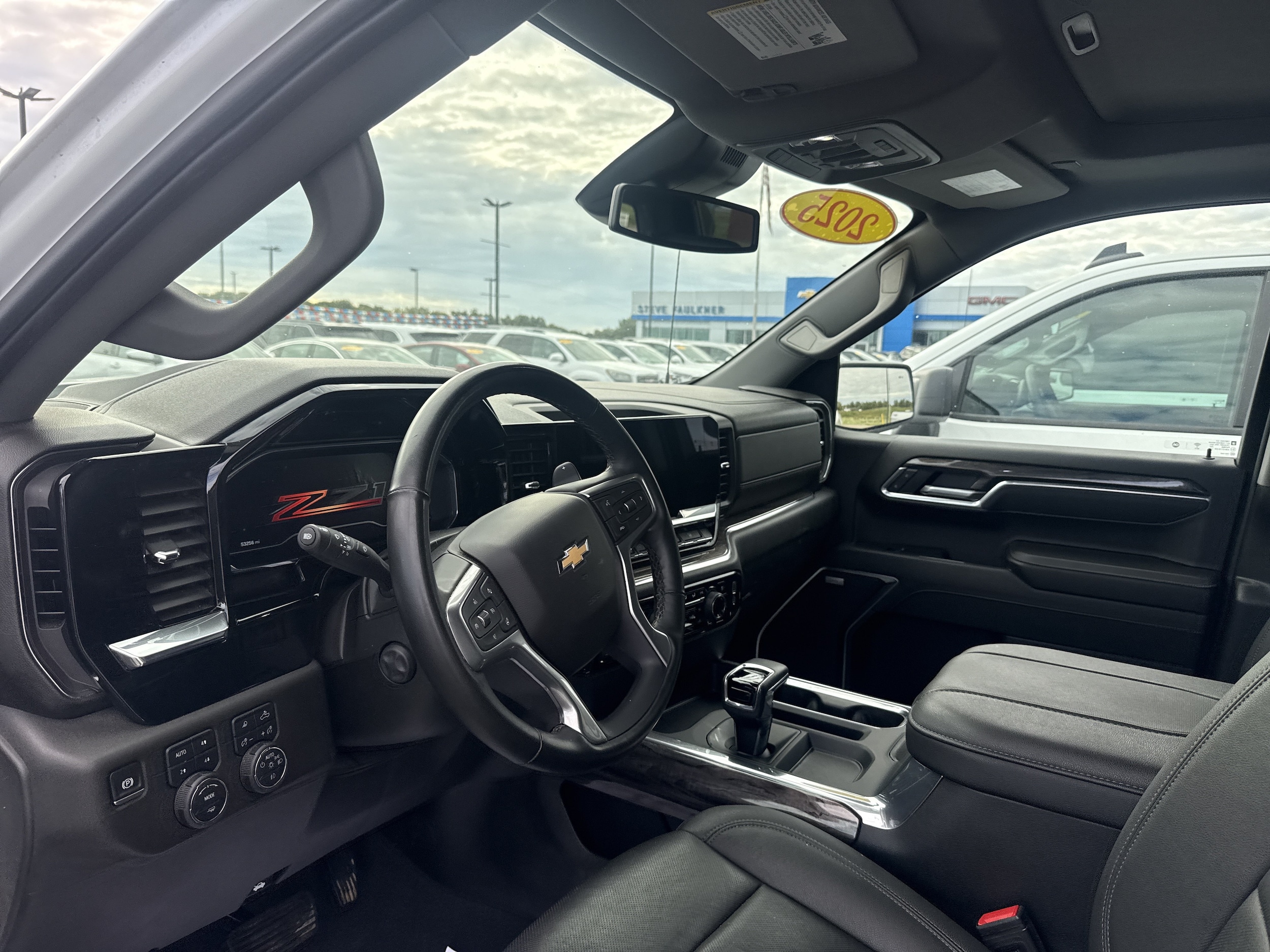 2025 Chevrolet Silverado 1500 LTZ - Photo 9