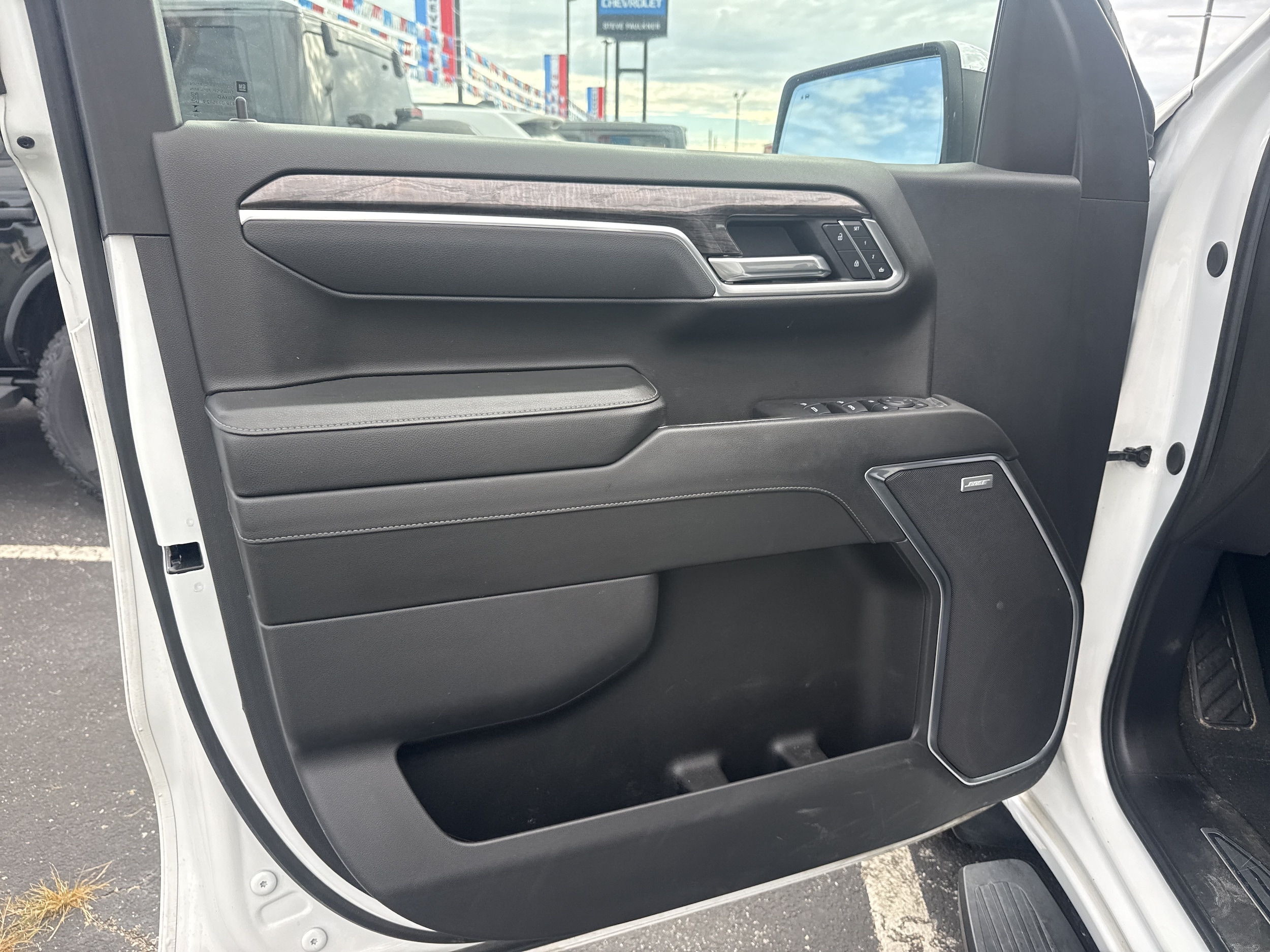 2025 Chevrolet Silverado 1500 LTZ - Photo 8