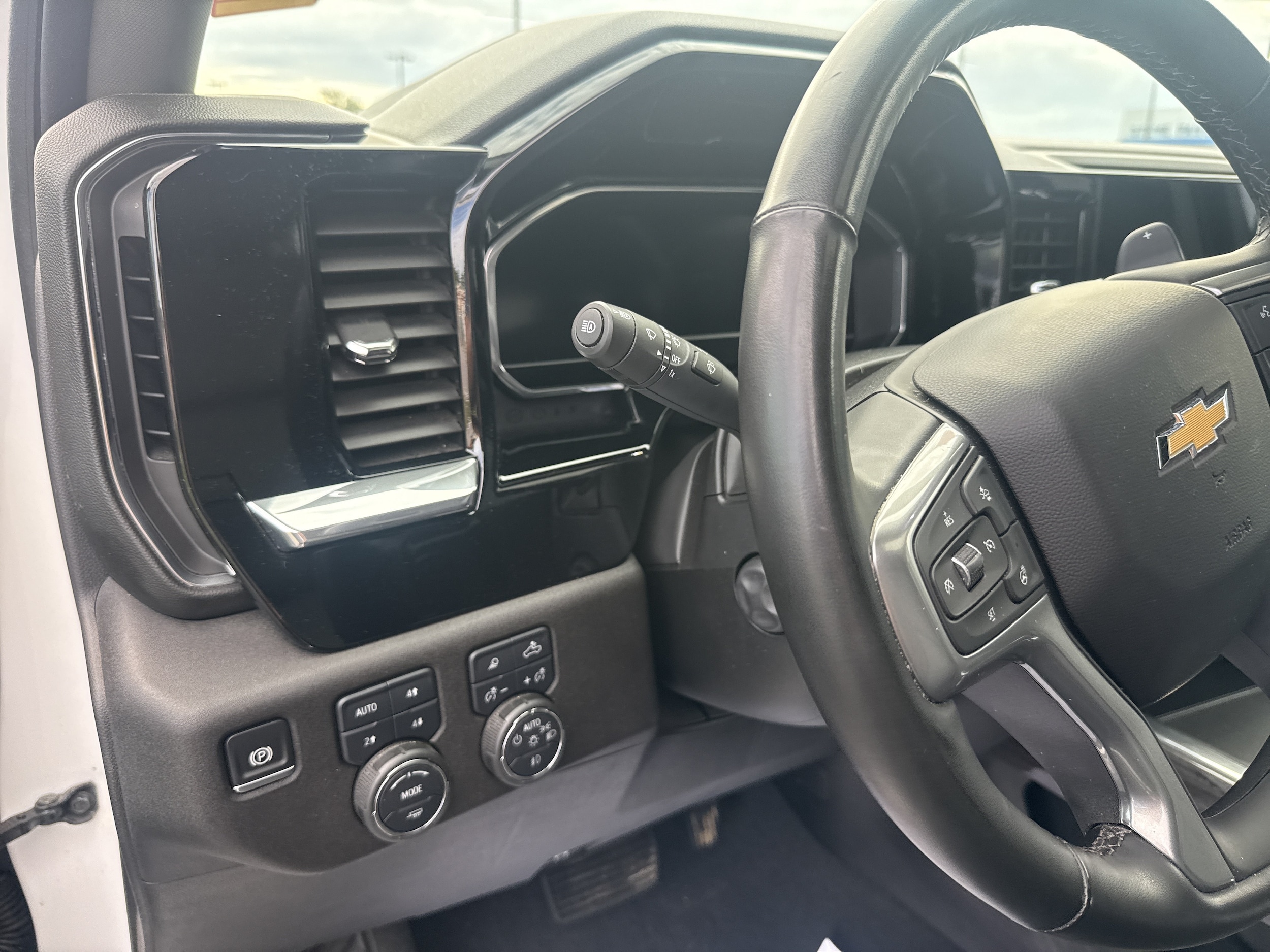 2025 Chevrolet Silverado 1500 LTZ - Photo 23
