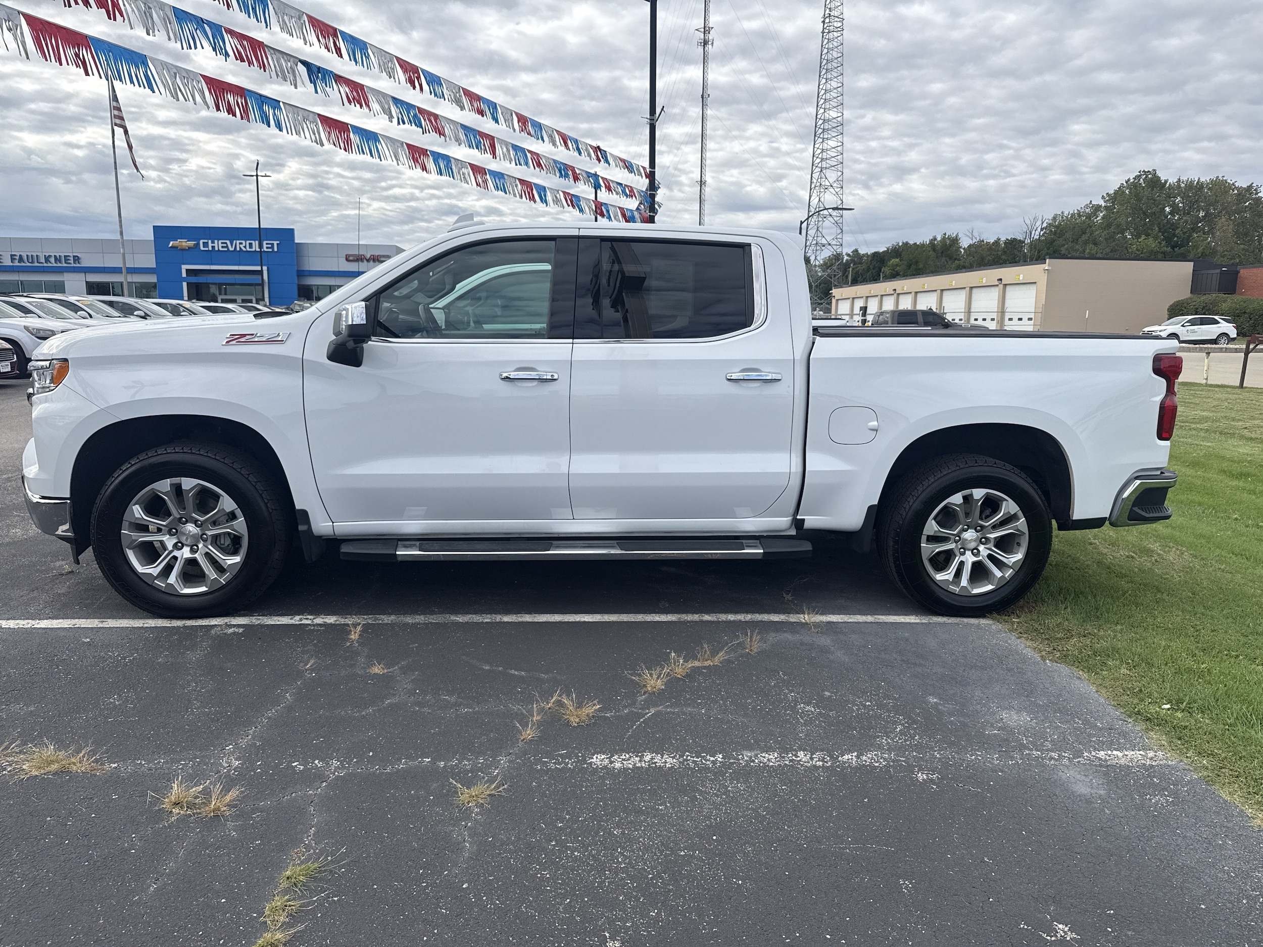 2025 Chevrolet Silverado 1500 LTZ - Photo 7