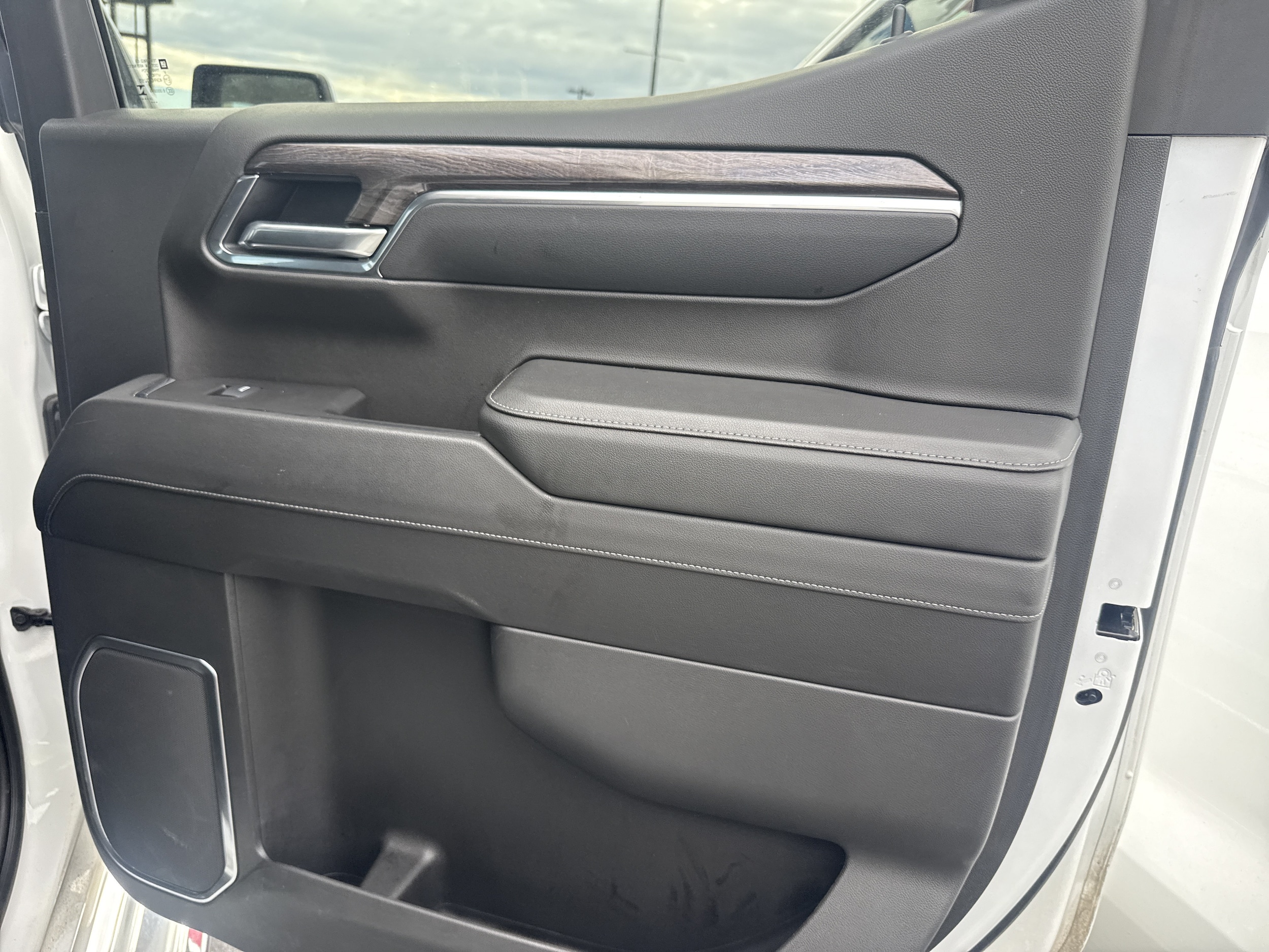 2025 Chevrolet Silverado 1500 LTZ - Photo 15