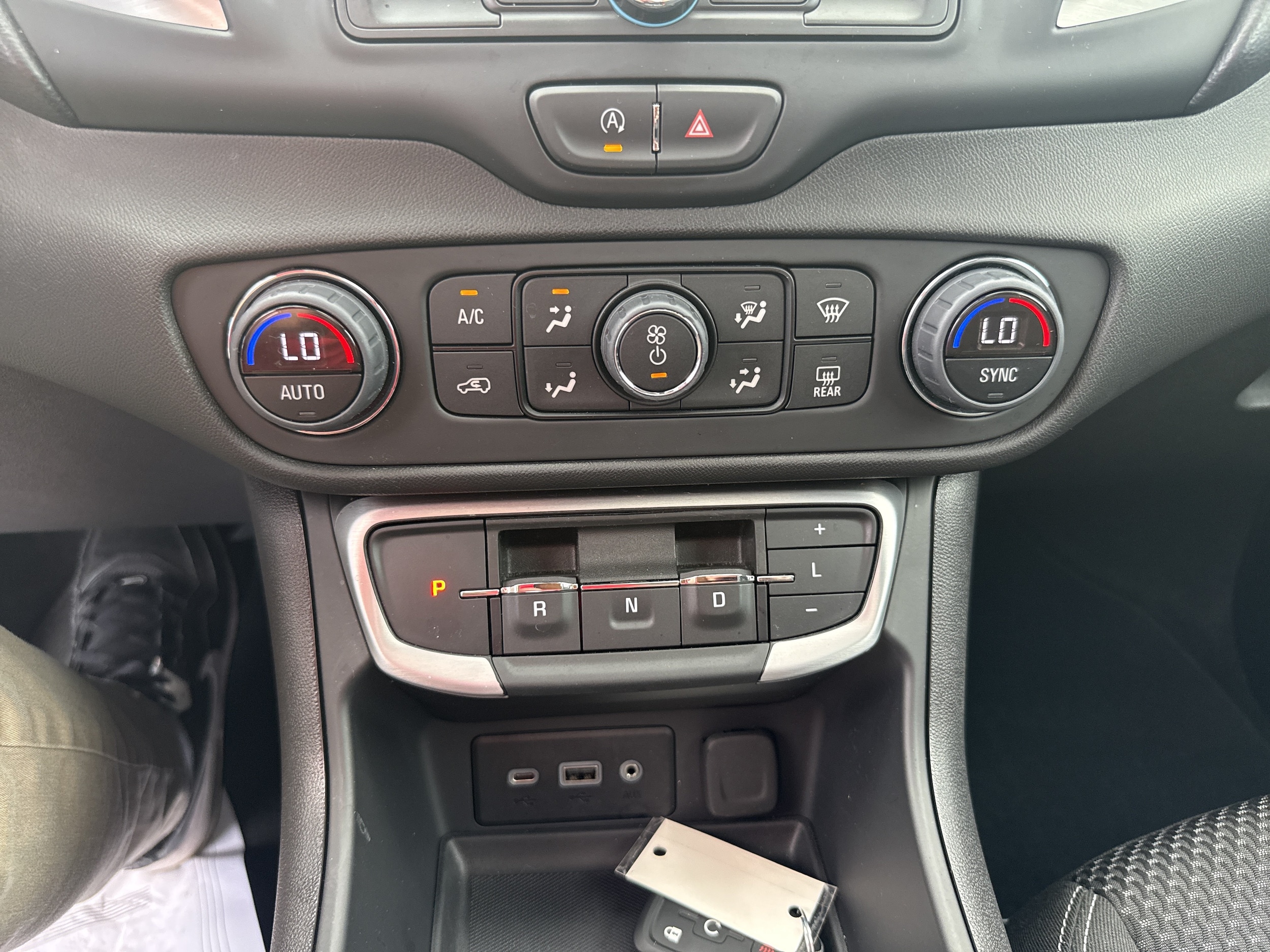 2024 GMC Terrain SLE - Photo 22
